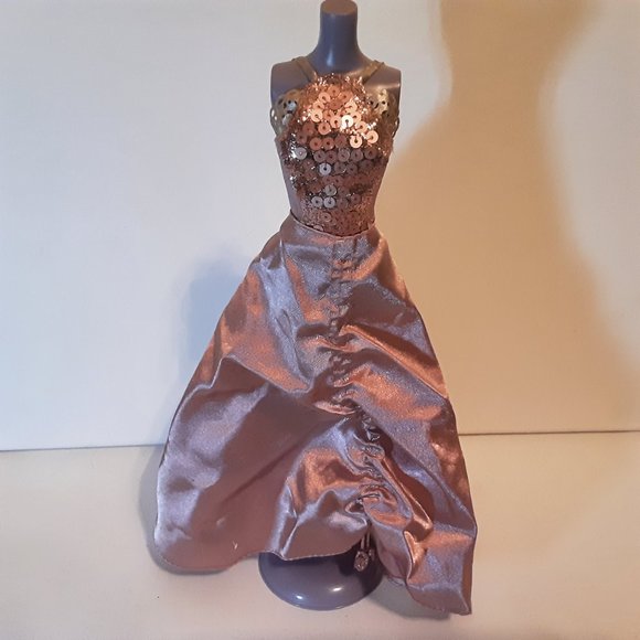 Barbie Fashion Show Teresa 2004 - Picture 6 of 9